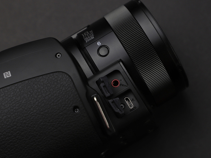 可拍4KHDR视频的手持摄像机1英寸CMOS索尼FDR-AX700摄像机评测