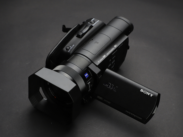 可拍4KHDR视频的手持摄像机1英寸CMOS索尼FDR-AX700摄像机评测