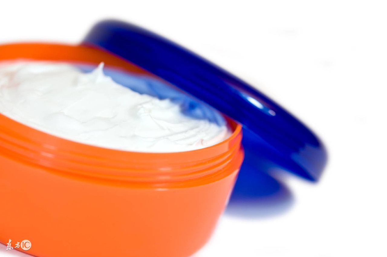 手脚皮肤干裂怎样快速保湿,冬季嘴巴周围皮肤干裂涂什么有效