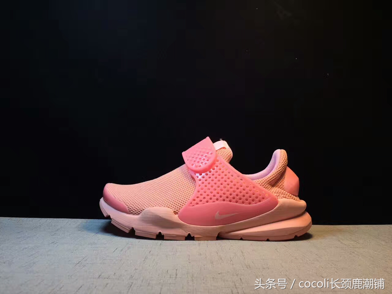 盘点那些年穿过的鞋子,袜子鞋什么时候开始流行