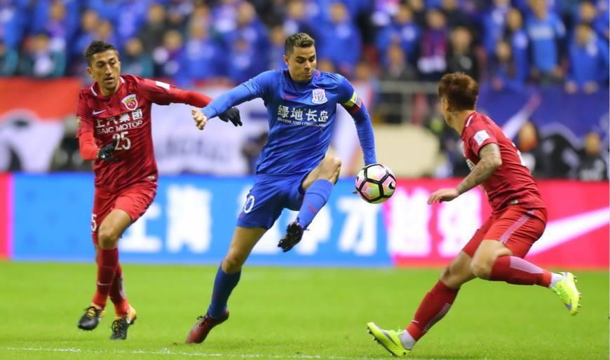 上海申花vs上海上港上港球迷,为了冠军恼火绝不逃避