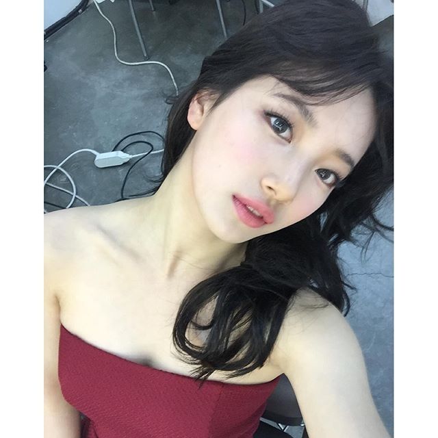 为什么爱豆不戴大直径的美瞳 (爱豆戴蓝色美瞳)