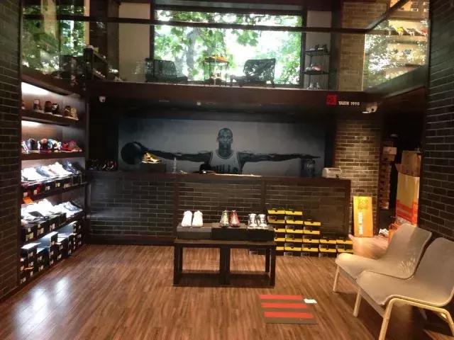 买鞋在网上买还是实体店,买鞋在实体店买还是网上买好