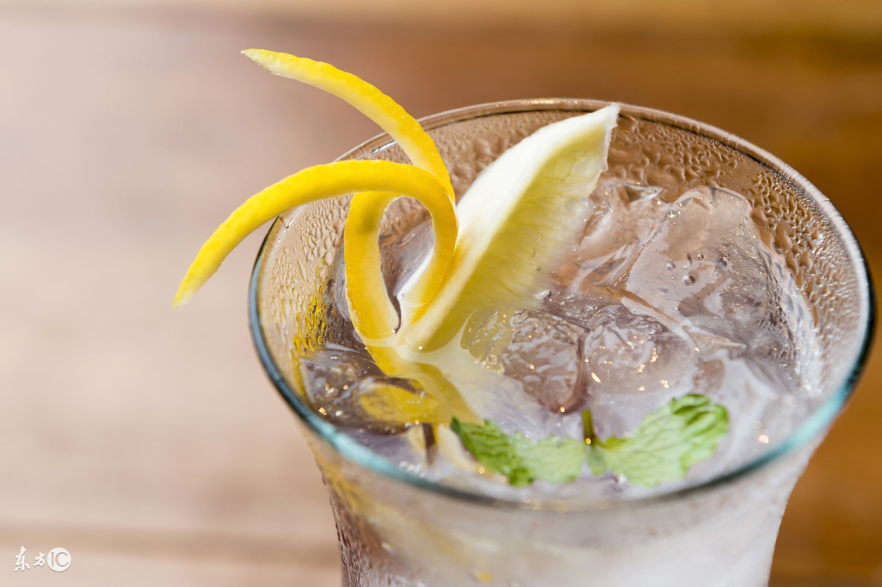 眉心中间的额头长痘痘是什么原因,额头眉心长痘痘是什么原因