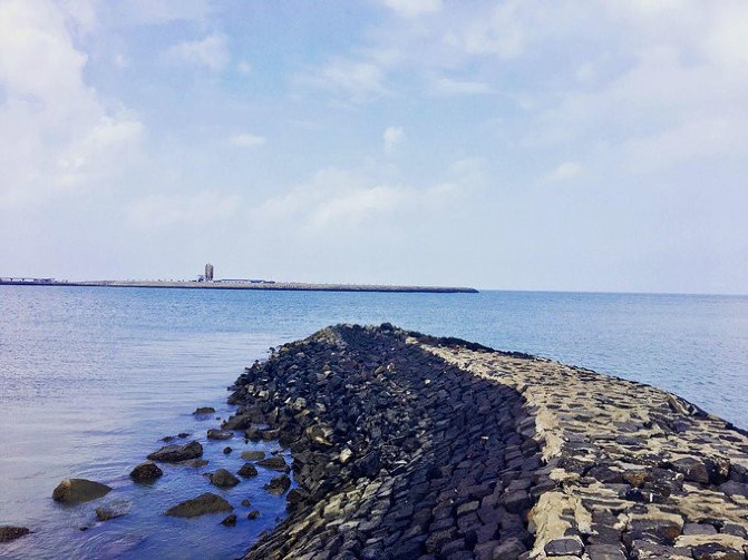 邂逅美丽椰城海口自由行攻略,海南岛自驾游摘椰子