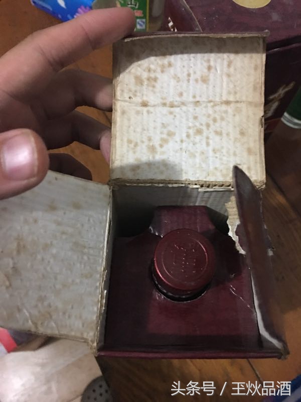 90年代38度绿盒扇形董酒,93年董酒59度红标收藏价值