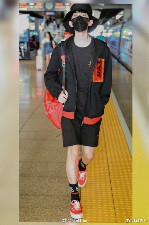 易烊千玺18岁生日演唱会礼物,易烊千玺16岁生日会的礼物