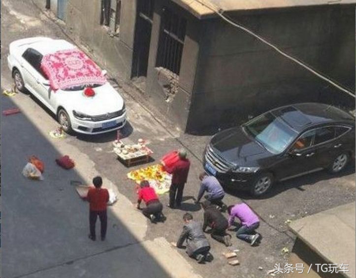 新车提车必做三件事,刚提的新车就让人撞了