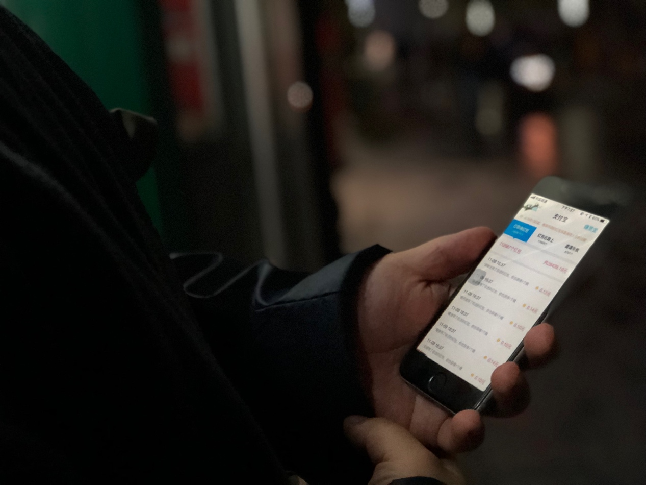 110块跑腿小哥能赚多少钱,做黄牛生意赚钱