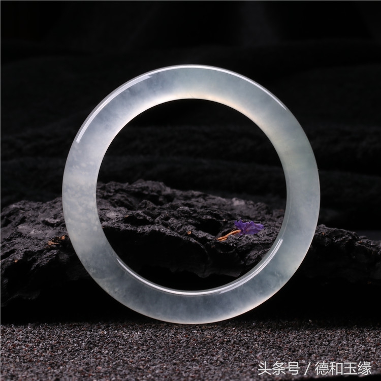 玻璃做的翡翠能戴吗,龙石种翡翠和玻璃种翡翠的区别