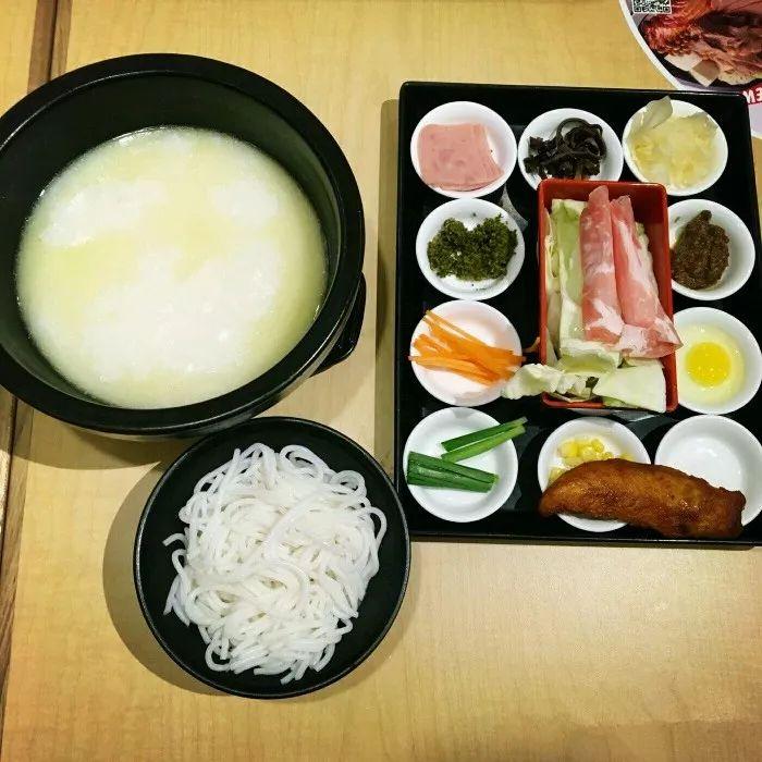 一口米线一口肉酱,一口米线一口醋