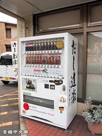 日本的街头全是自动售货机,日本有什么自动售货机