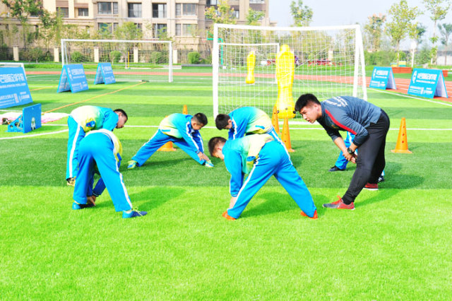 新疆孩子的足球梦,蒲城孩子的足球梦