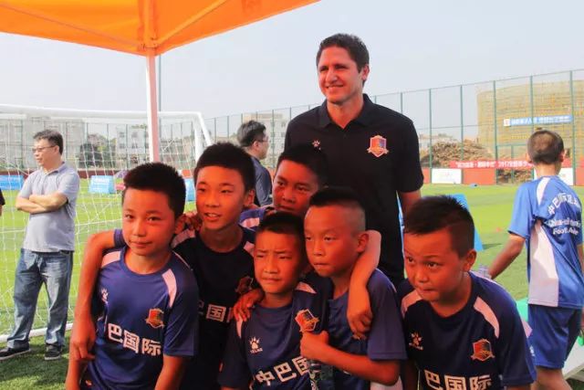 新疆孩子的足球梦,蒲城孩子的足球梦