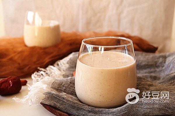 烘焙甜点红枣花生牛奶