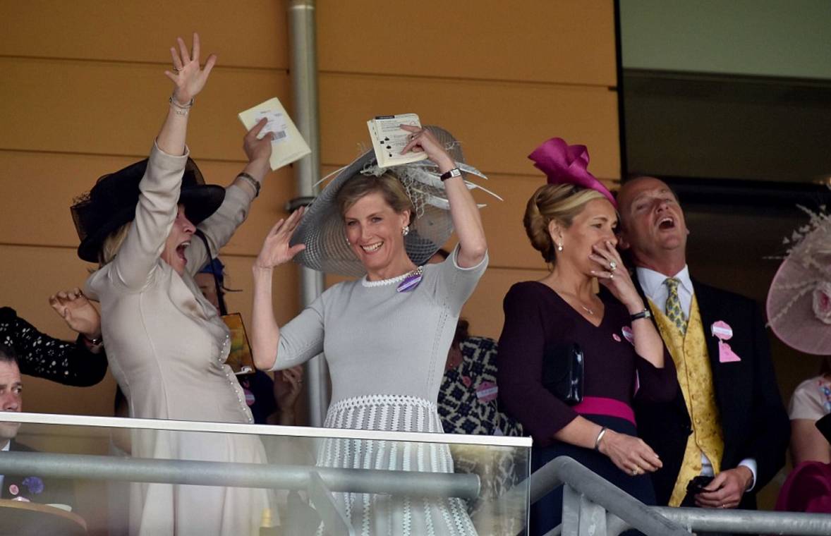 漫话英伦：上流精英赛马会醉酒打闹人下流|不二