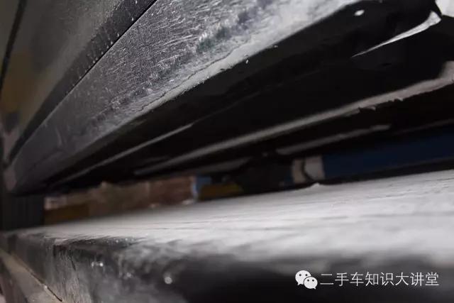 这台二手车换过悬挂、刮过底盘,但把车吊起来后,评估师惊呆了!