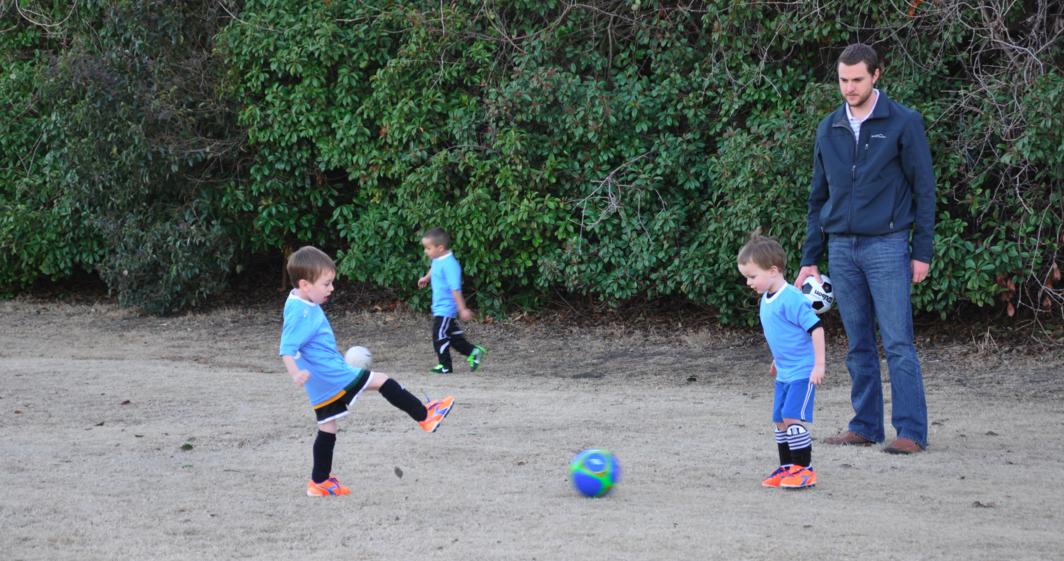 4-6岁儿童足球训练注意什么,7-8岁孩子足球基本训练项目