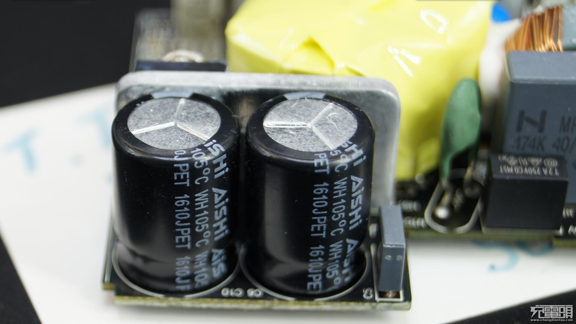 小米gan充电器65w拆解,小米65w双口充电器拆解