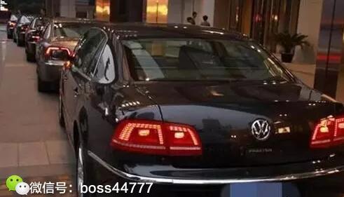 低调豪车辉腾接人,低调总裁开大众辉腾