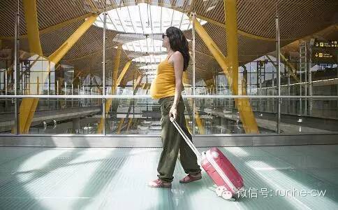 孕妈上厕所时胎儿会怎样,孕妇生宝宝时大小便