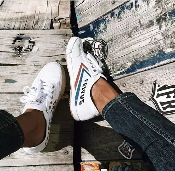 再红红不过小白鞋