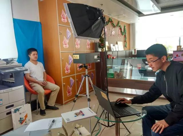 有爱你就来：三迪时空订制人像水晶内雕感恩热血“英雄”