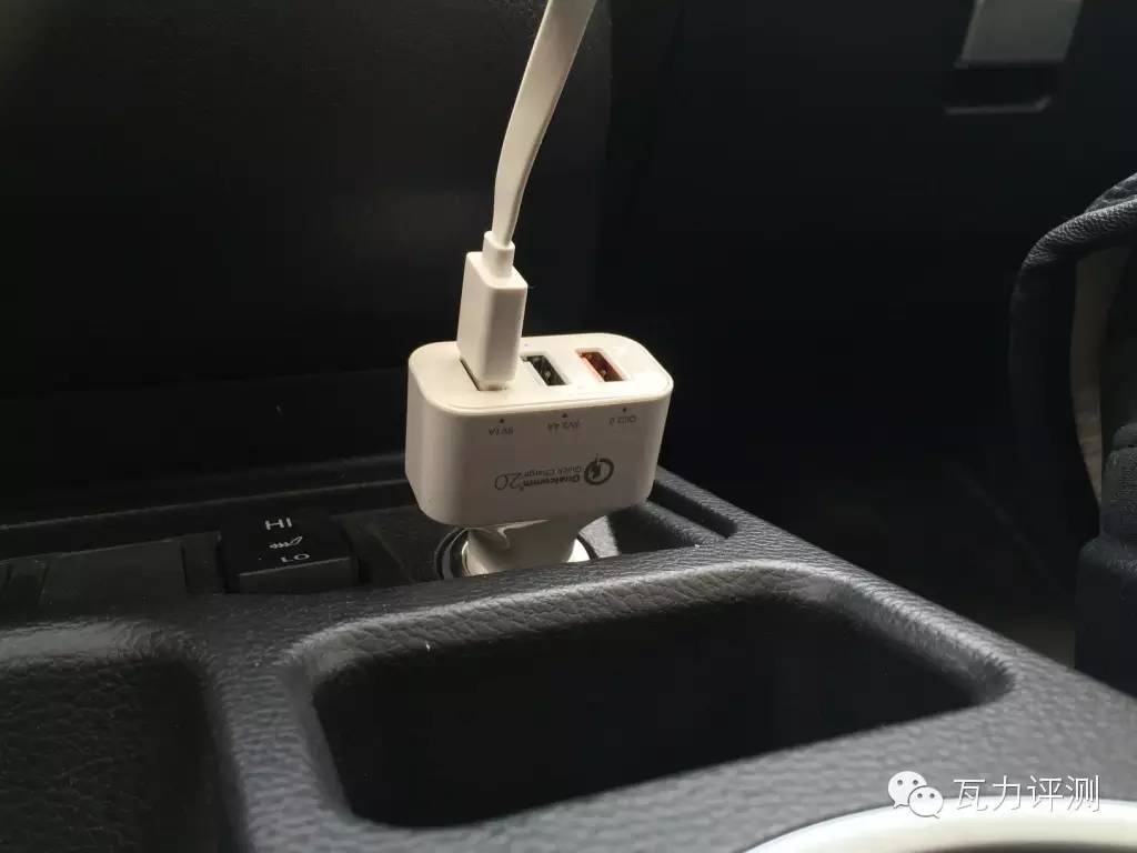 奥睿科QC2.0车载3口USB充电器评测