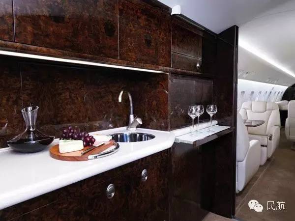 成龙谈私人飞机,成龙的三架飞机型号