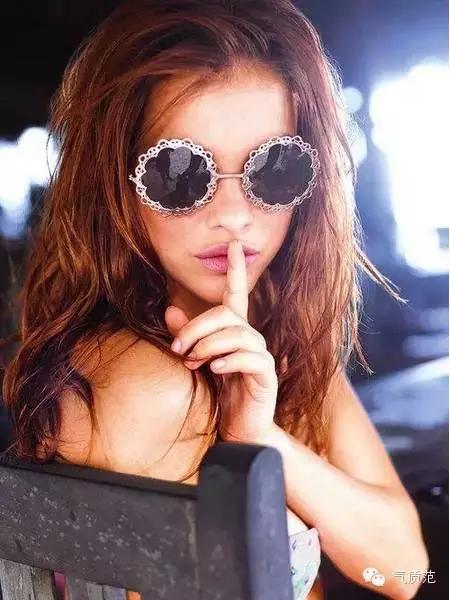 墨镜的正确戴法图片,什么脸型适合戴什么样的墨镜男