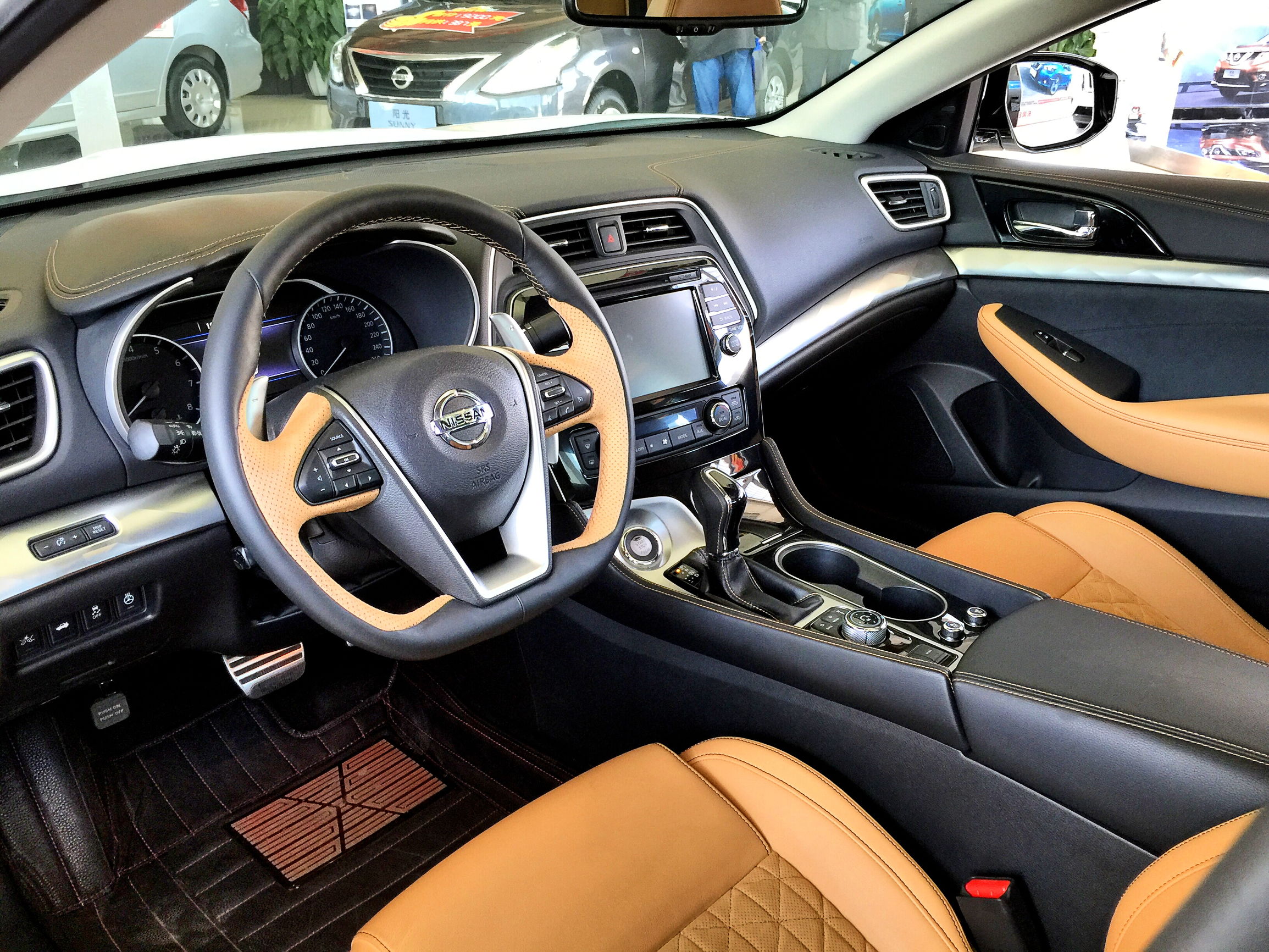 东风日产探陆实车到店,东风日产西玛6座