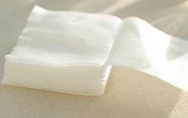 护肤使用爽肤水和精华可以吗,化妆水精华面霜哪个更重要