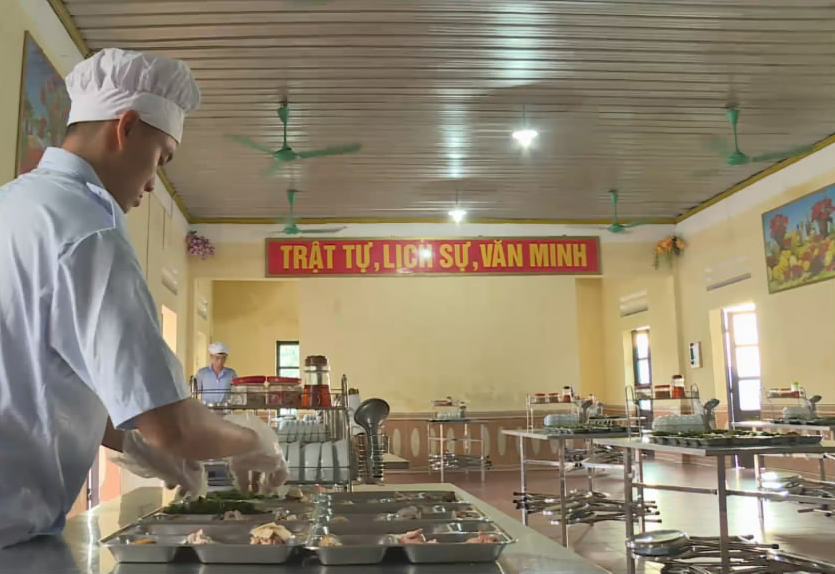 吃咋样？丰盛，健康，营养。舌尖上的保障，越南*队军**做得到，为啥