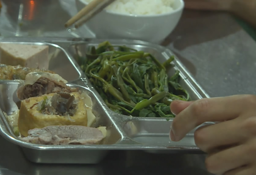 吃咋样？丰盛，健康，营养。舌尖上的保障，越南*队军**做得到，为啥