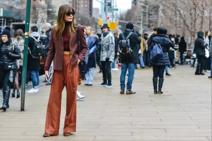 同一套衣服穿起来效果是怎么样的,毛衣搭配轻奢时尚怎么穿都好看