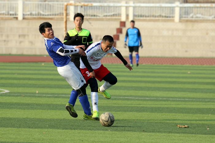 *安泰**市足球业余联赛：立丰技能不敌迎金门业