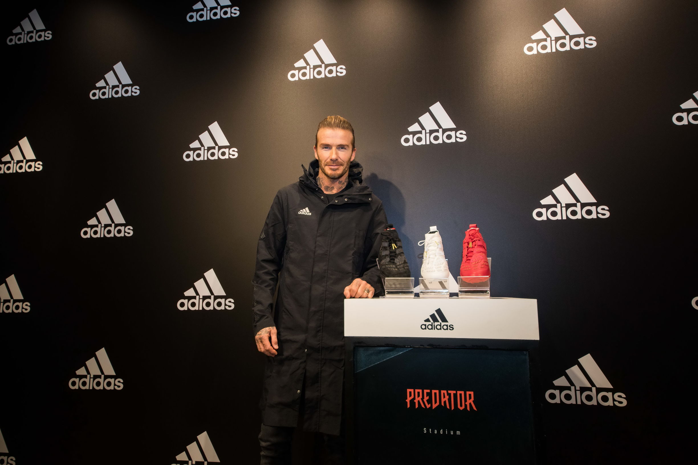 贝克汉姆香港出席活动,贝克汉姆阿迪达斯穿搭