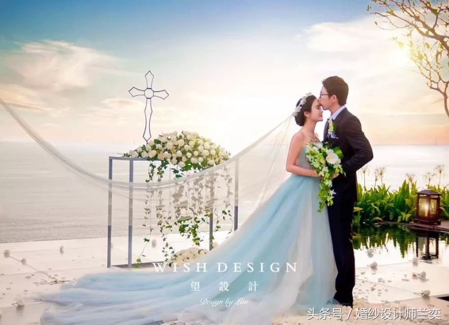 蓝色礼服婚纱风格,婚礼布置蓝绿适合哪种婚纱