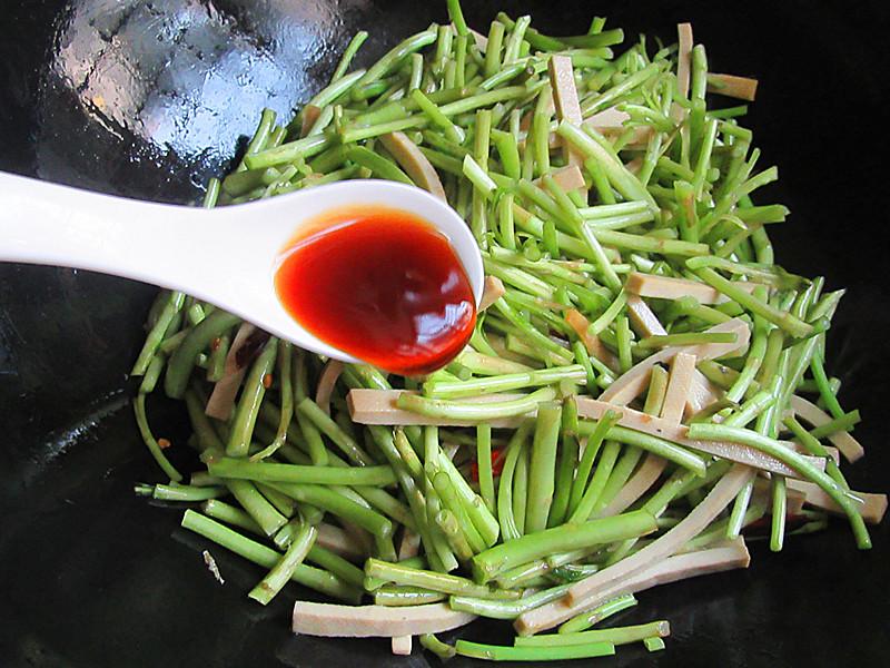 冬天上火了喝什么汤降火最快,喉咙痛上火了吃什么食物降火最快