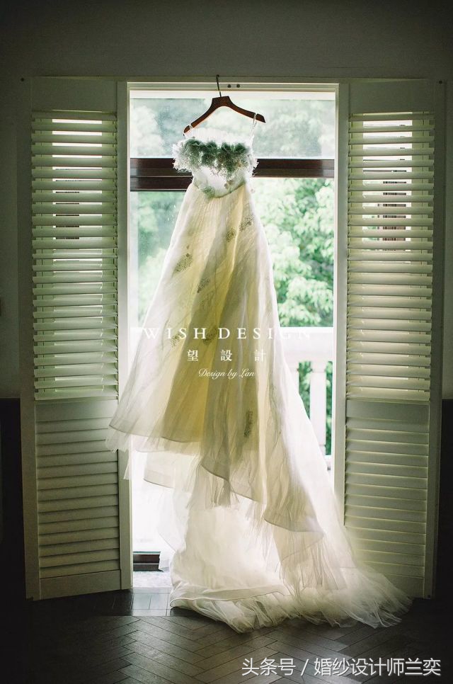 蓝色礼服婚纱风格,婚礼布置蓝绿适合哪种婚纱