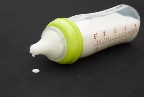 白花花的银子啊,冲了奶粉宝宝不喝该怎么办?