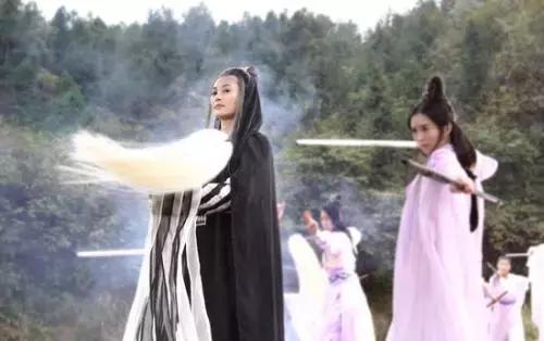 又双叒叕翻拍了!两位新晋小鲜肉你更看好谁?