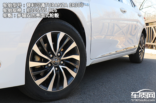 卡罗拉双擎旗舰版空间坐人实测,沉浸式体验卡罗拉双擎2017款