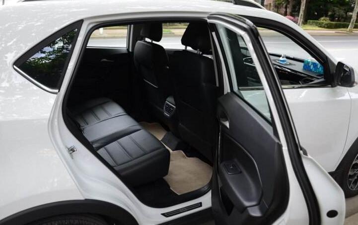 车内积水如何自行处理,怎样处理车内积水