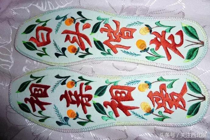 农村女人手工绣花鞋垫,农村妇女做鞋垫图片