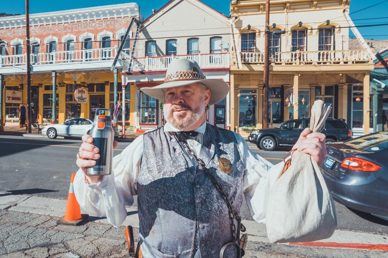 鍐呭崕杈惧窞鑻辨枃姝屾洸,鍐呭崕杈惧窞鐨勬瓕