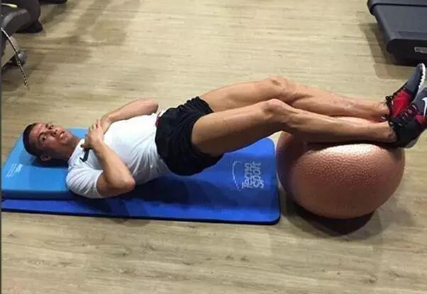 c罗的弹跳力和孙兴慜的爆发力,怎么练大腿爆发力和c罗一样