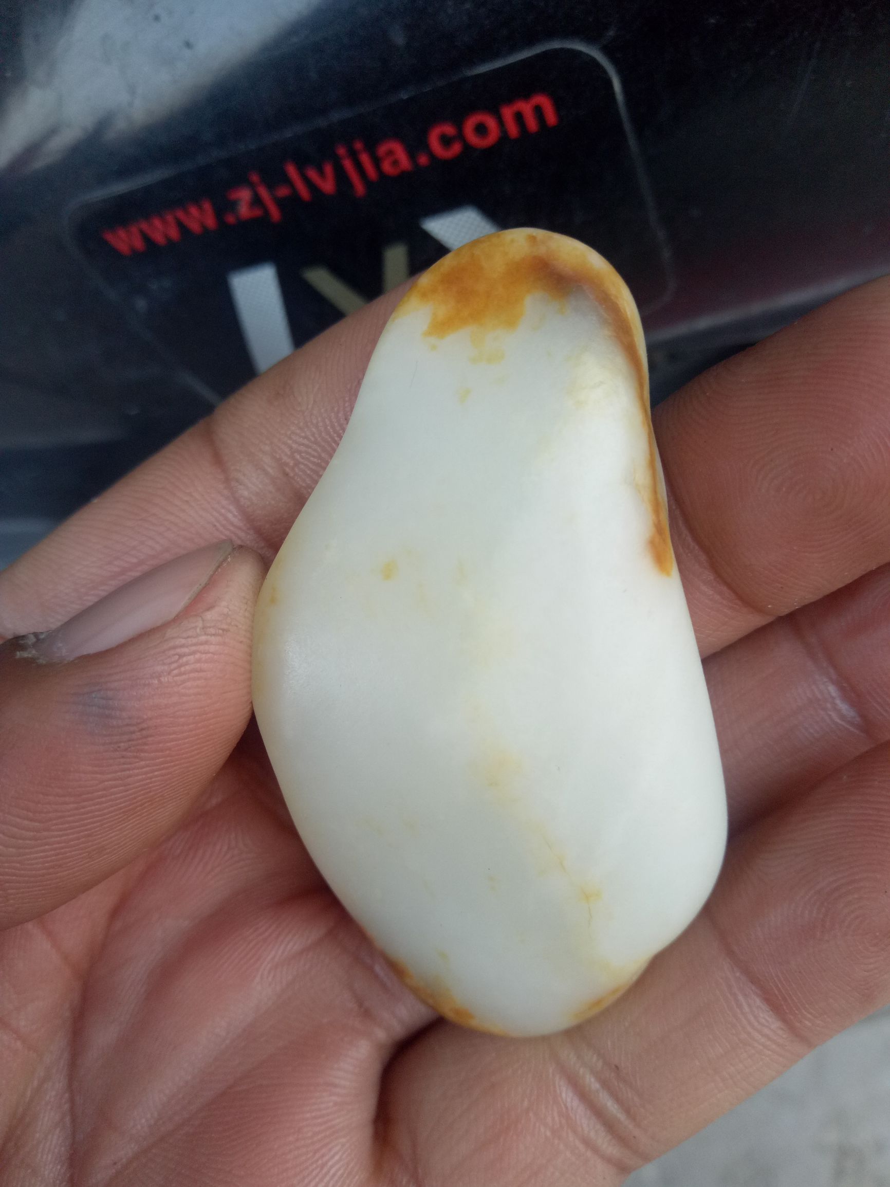 巴掌大的玉矿石值多少钱,巴掌大的玛瑙原石能卖多少钱