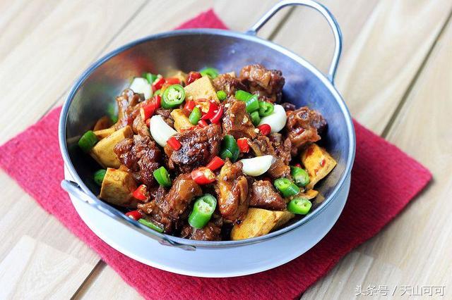 又麻又辣的干锅鸭,干锅鸭怎么做更好吃