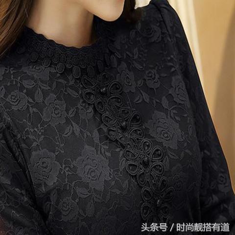 爱美的女人们，今年流行穿这样加绒加厚打底衫，绝对显瘦不臃肿